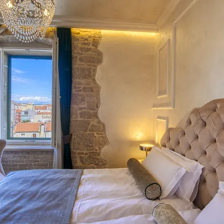Riva Palace - Design Affittacamere 4*