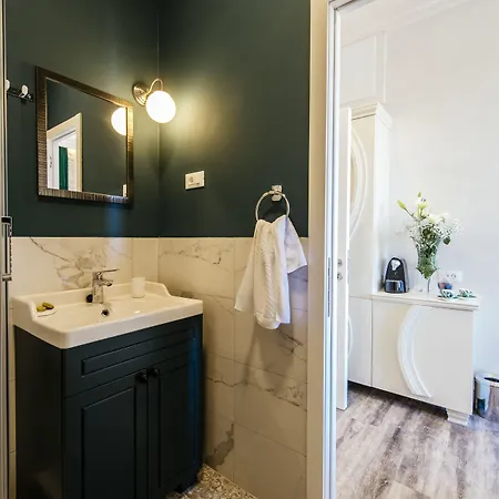 Riva Palace - Design Affittacamere 4*